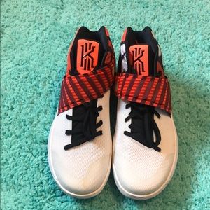 Kyrie 2 “Crossover”